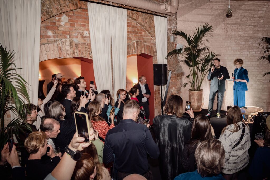 Konferencja prasowa: Jak zmienić ją w inspirujące doświadczenie, które przyciągnie uwagę mediów i publiczności?